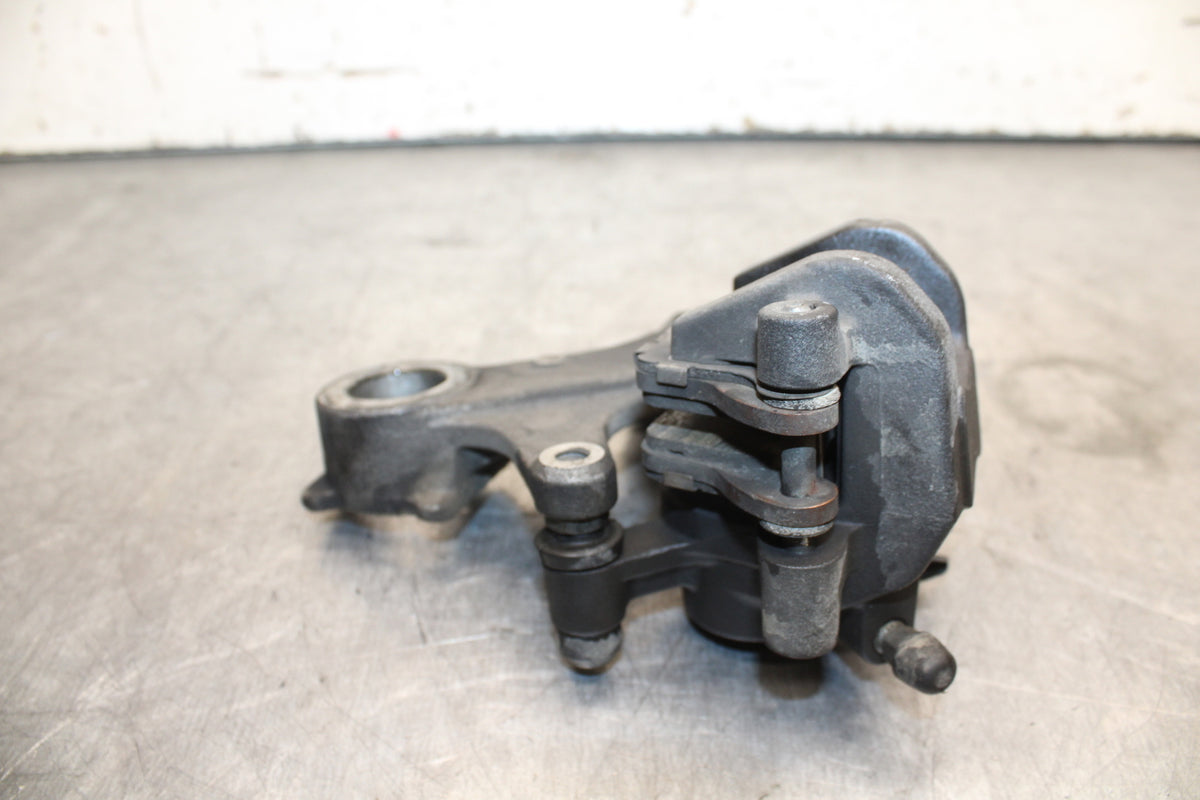 11-24 SUZUKI GSXR750 REAR BRAKE CALIPER W MOUNT BRACKET 69100-47H10-999  BB714