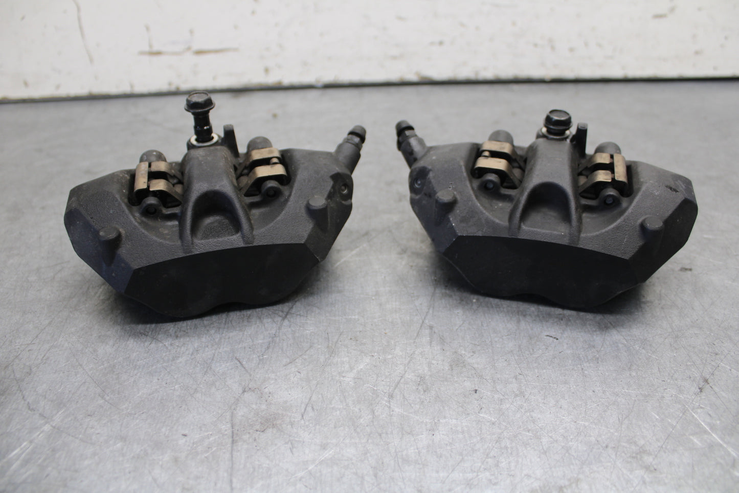 13-18 KAWASAKI NINJA ZX6R RIGHT LEFT FRONT BRAKE CALIPER SET PAIR CALIPERS BB682