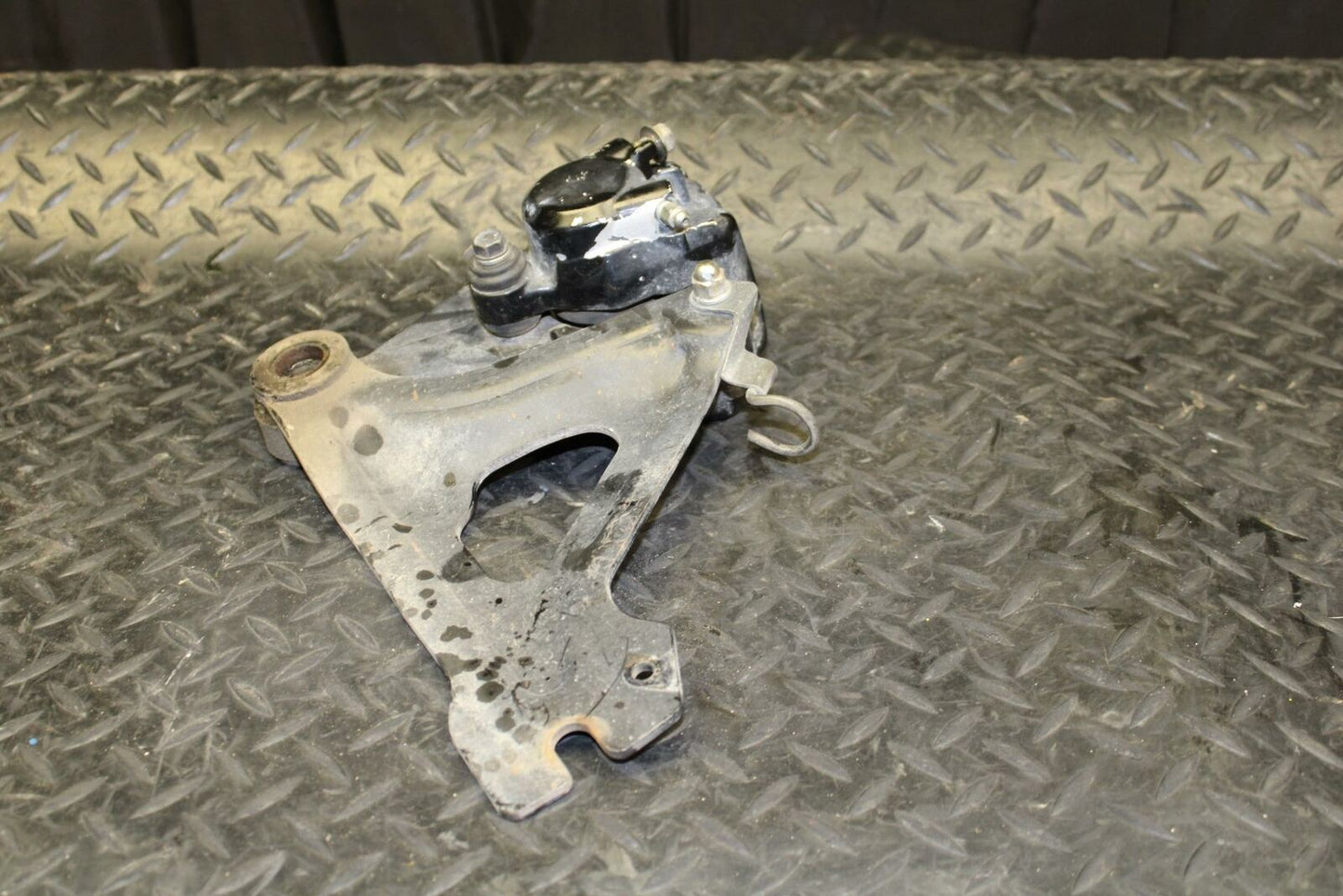 80-81 YAMAHA XS1100 SPECIAL REAR BACK BRAKE CALIPER W MOUNT BRACKET bb174