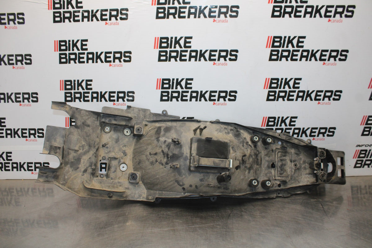 09 KAWASAKI CONCOURS 14 ZG1400B REAR TAIL UNDERTAIL FAIRING COWL FENDER  BB875