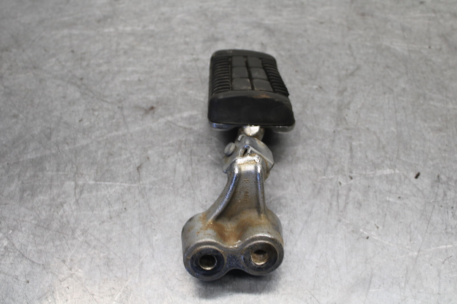 85-86 SUZUKI MADURA 1200 RIGHT FRONT FOOT REST PEG STEP  BB691