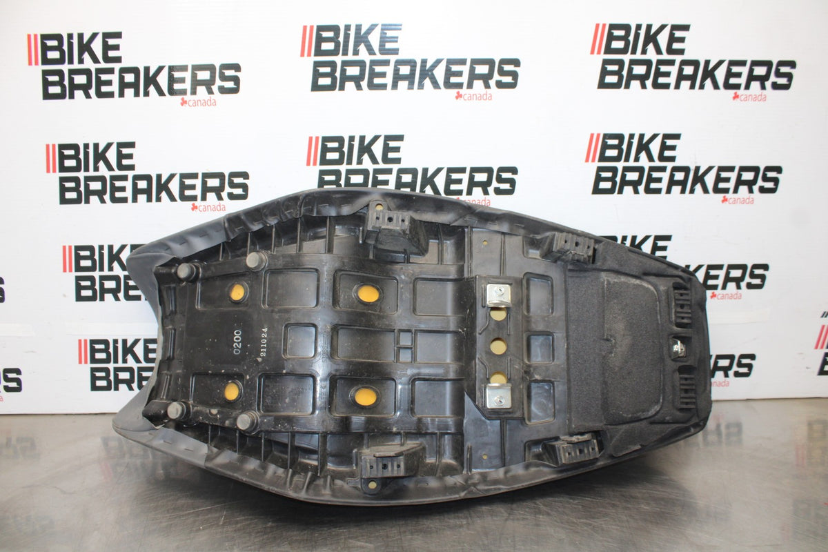 09 KAWASAKI CONCOURS 14 ZG1400B FRONT REAR SEAT SADDLE BB875