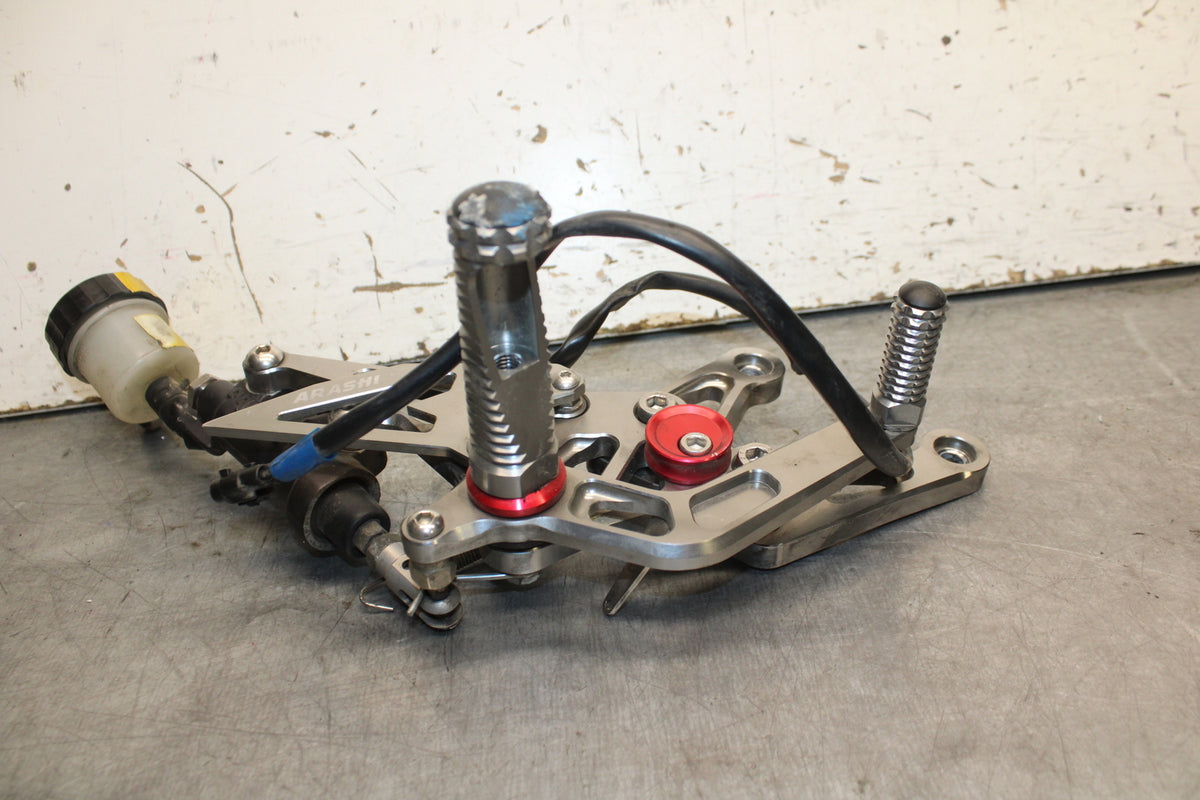 07-08 YAMAHA YZF R1 RIGHT REARSET REAR SET DRIVER FOOT PEG REST STOP BB724