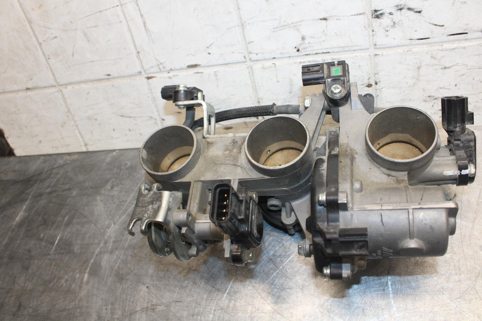 2016 Yamaha XSR900 ABS MAIN FUEL INJECTORS / THROTTLE BODIES BB516