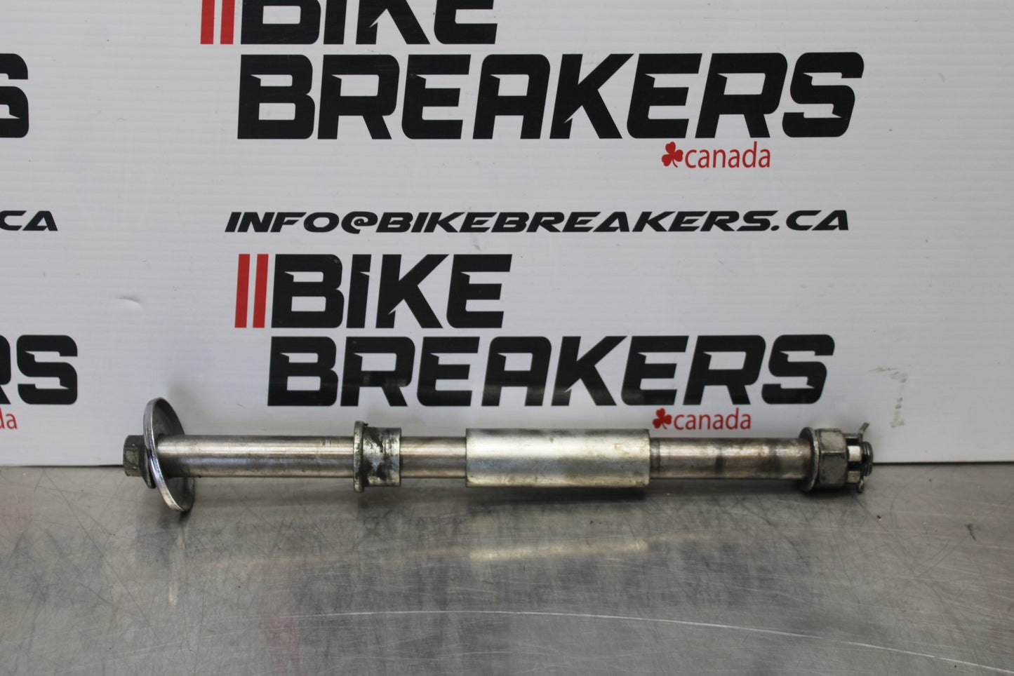 03-08 KAWASAKI VULCAN 1600 REAR AXLE BACK WHEEL RIM PIVOT BOLT AXEL BB196