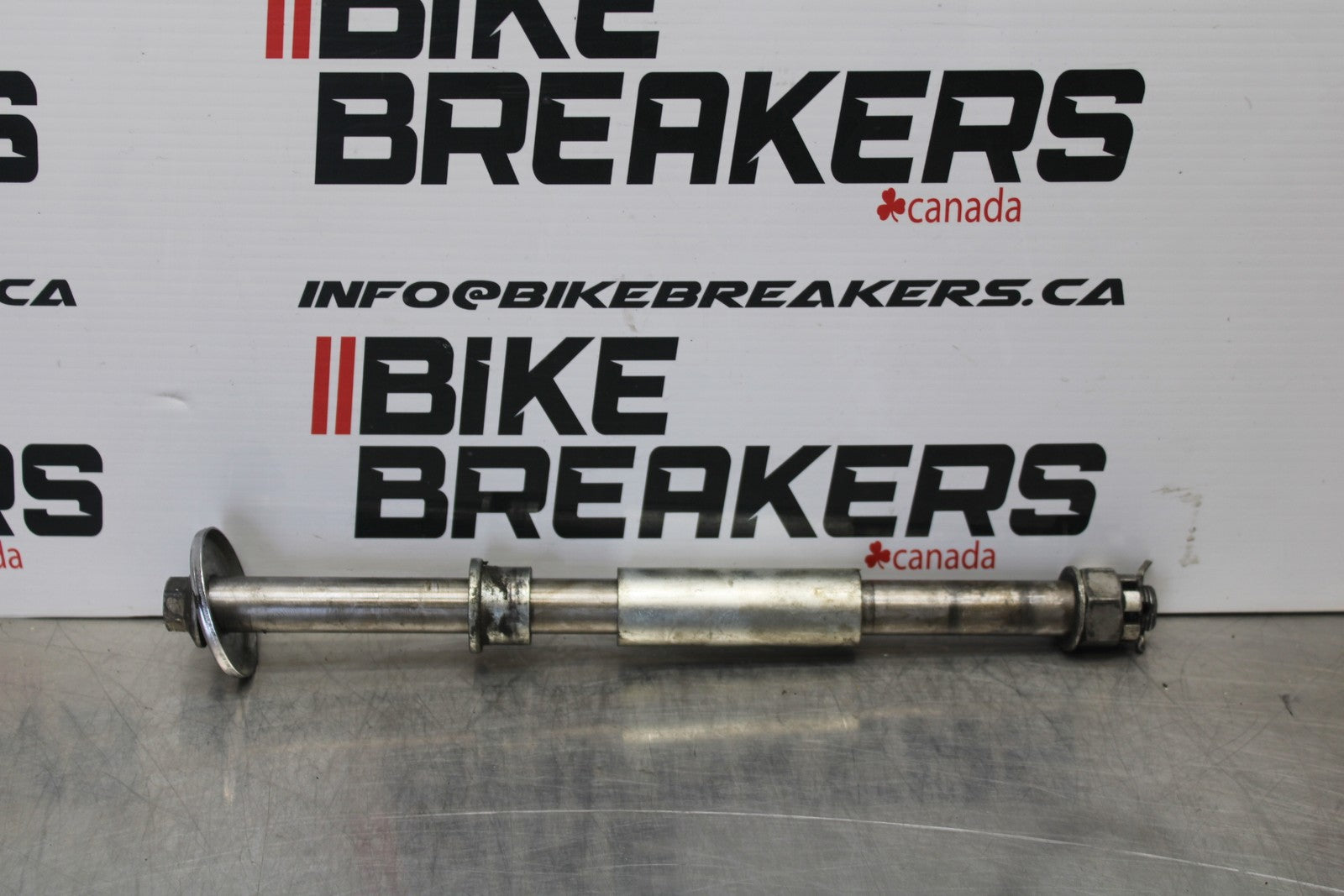 03-08 KAWASAKI VULCAN 1600 REAR AXLE BACK WHEEL RIM PIVOT BOLT AXEL BB196