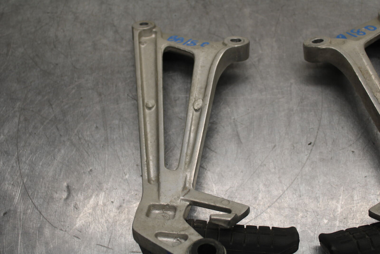 08 HONDA CBR125R REAR BACK PASSENGER PEG SET PAIR BB114
