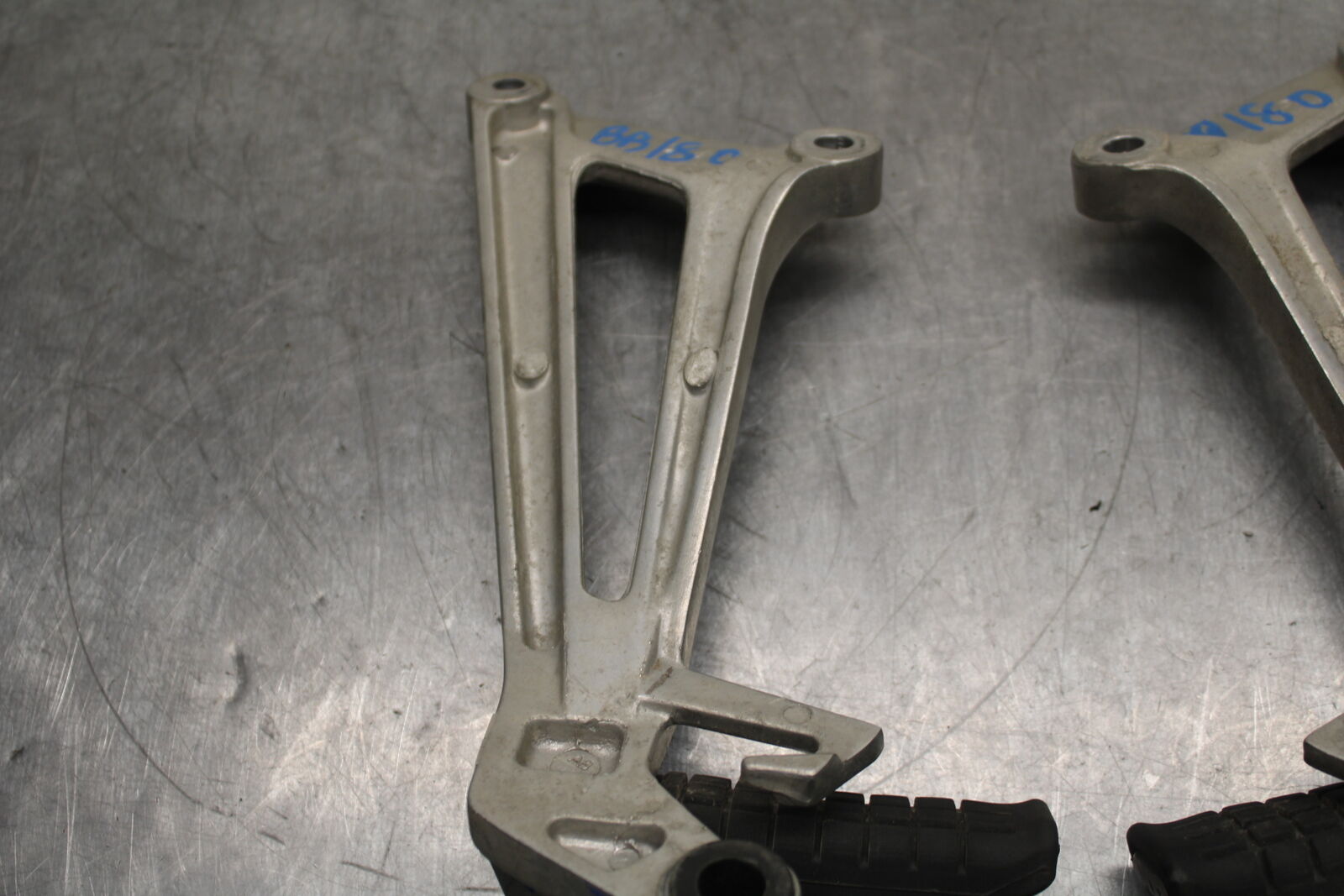 08 HONDA CBR125R REAR BACK PASSENGER PEG SET PAIR BB114