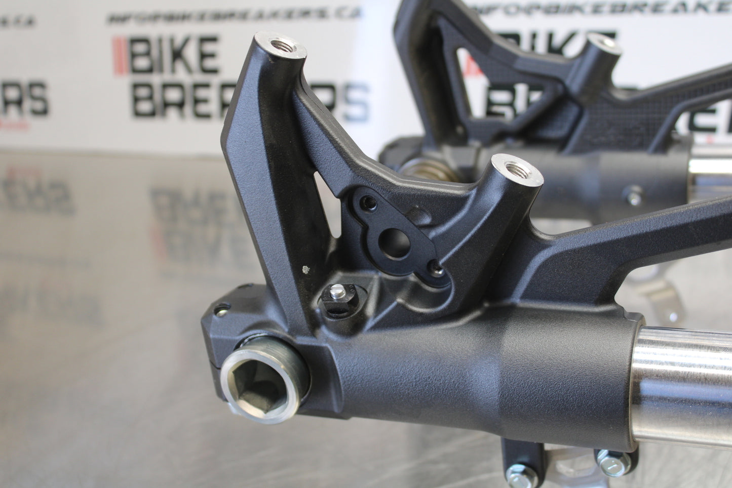 23-24 KAWASAKI NINJA ZX14R FRONT END FORKS SUSPENSION TRIPLE TREES/ AXLE BB153