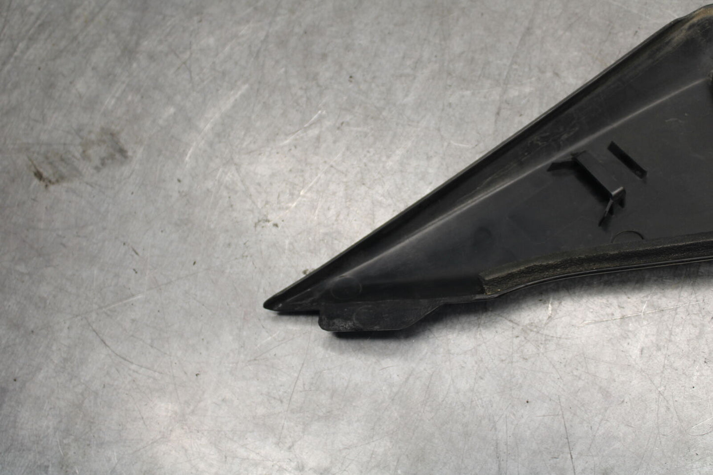 05-06 SUZUKI GSXR1000 LEFT FRONT SIDE SEAT SADDLE PANEL TRIM COWL FAIRING BB663