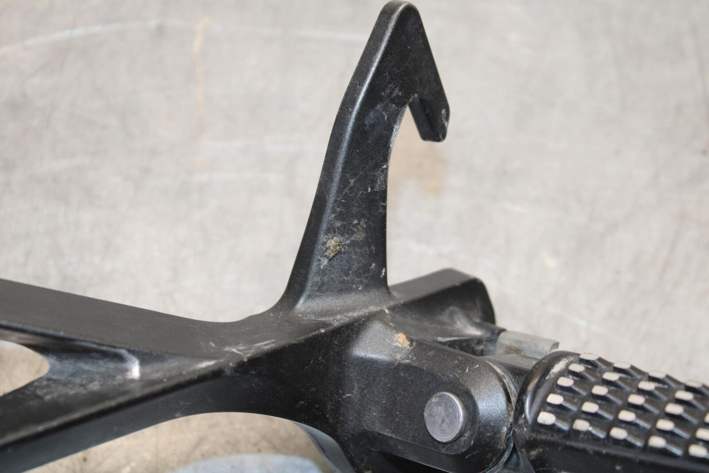 2011 Kawasaki Ninja ZX10R ZX1000K ABS LEFT REAR PASSENGER PEG 34028-0094  BB555