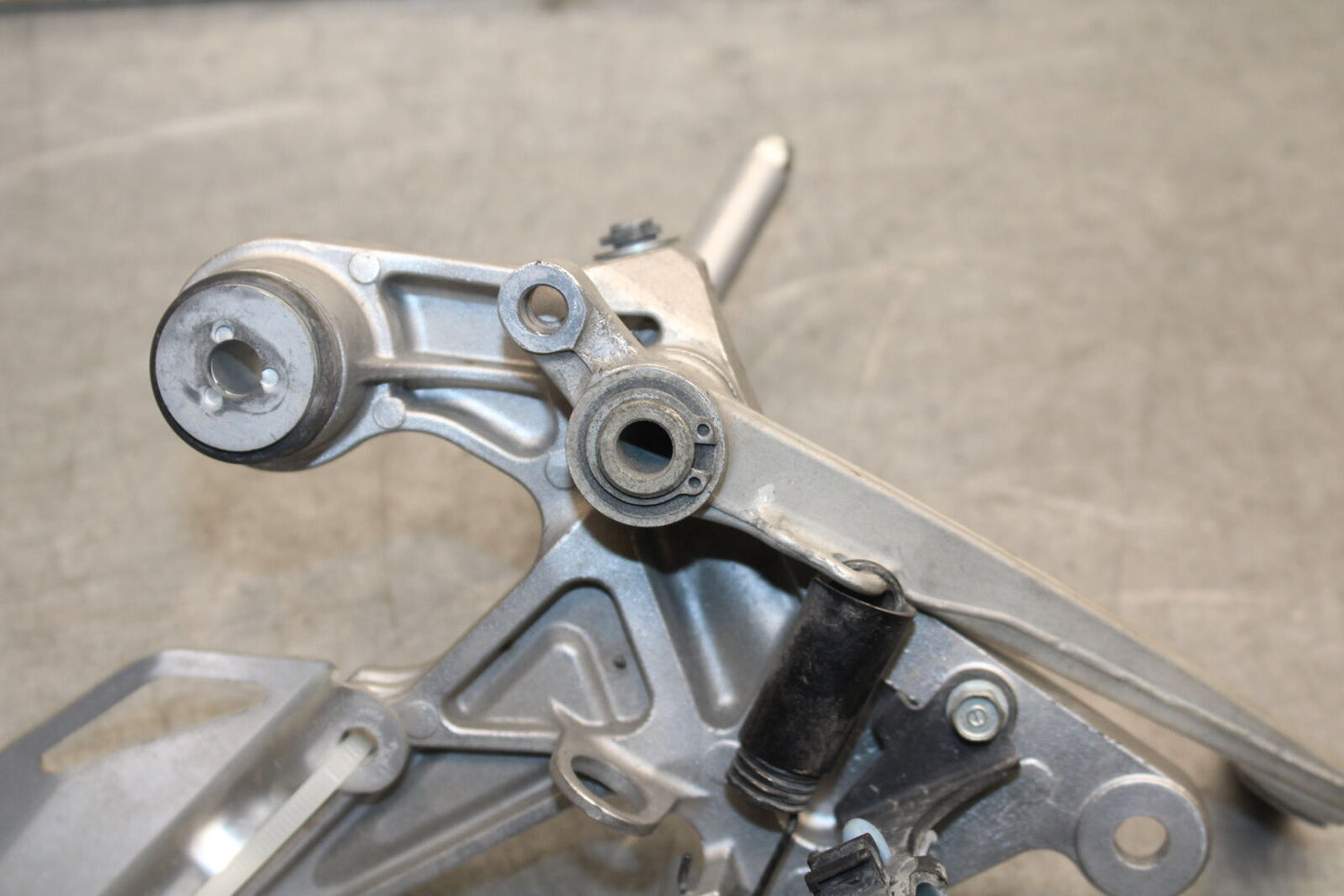 17-21 HONDA CBR1000RR SP RIGHT REARSET REAR SET DRIVER FOOT PEG REST STOP BB681