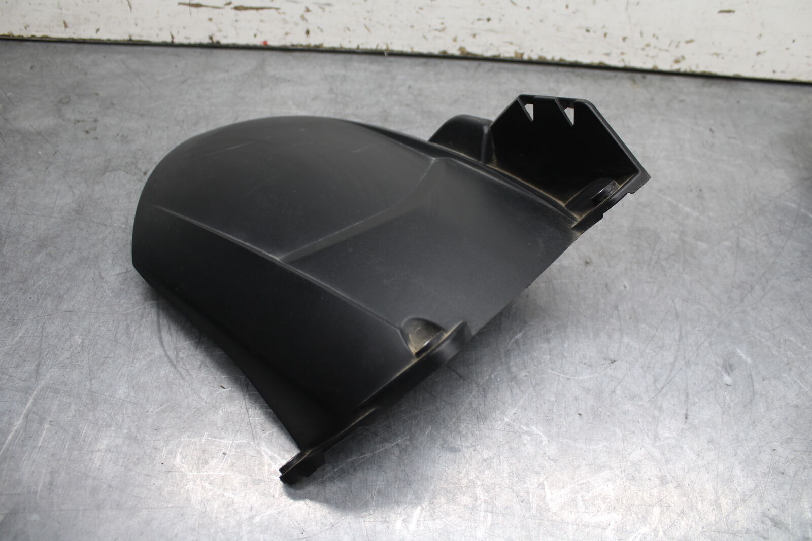 07-08 YAMAHA YZF R1 REAR BACK WHEEL TIRE HUGGER FENDER BB724