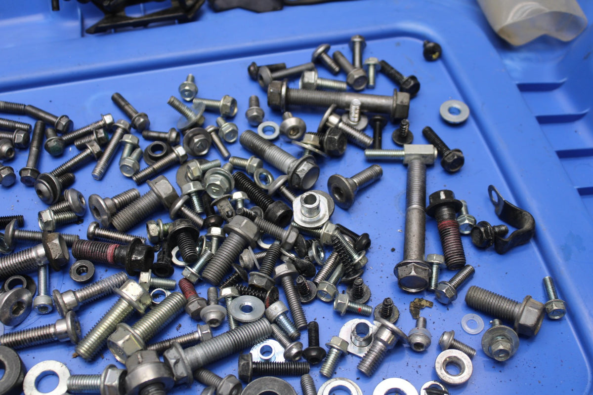 24 KAWASAKI NINJA 500 ABS MOUNTING BOLTS HARDWARE MOTOR SCREWS BB818