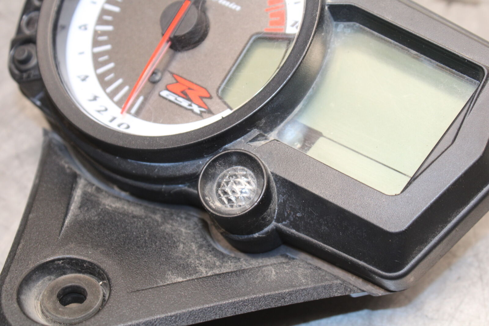 08-09 SUZUKI GSXR600 SPEEDO TACH GAUGES CLUSTER SPEEDOMETER TACHOMETER BB728