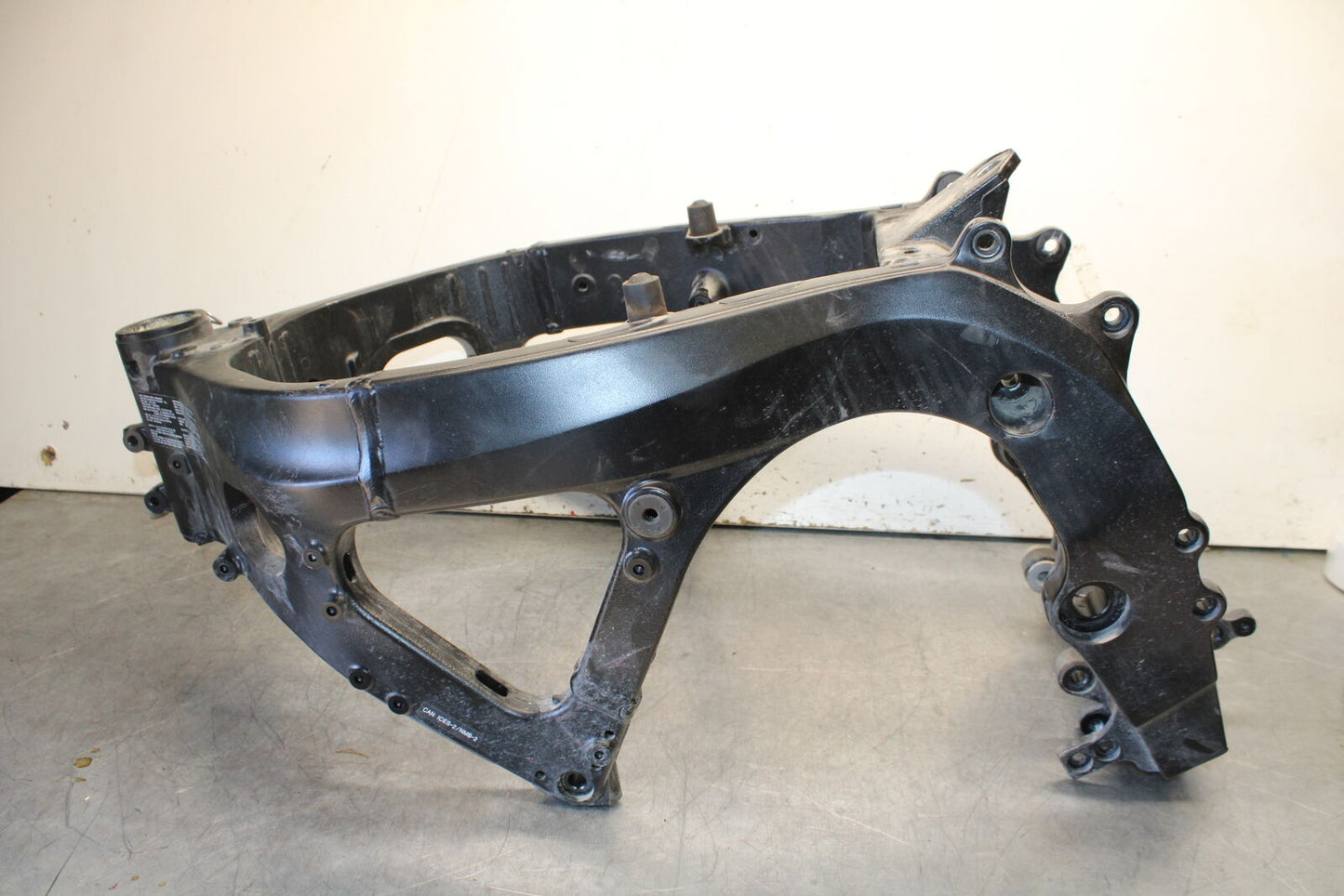 11-23 SUZUKI GSXR 750 FRAME CHASSIS BB630