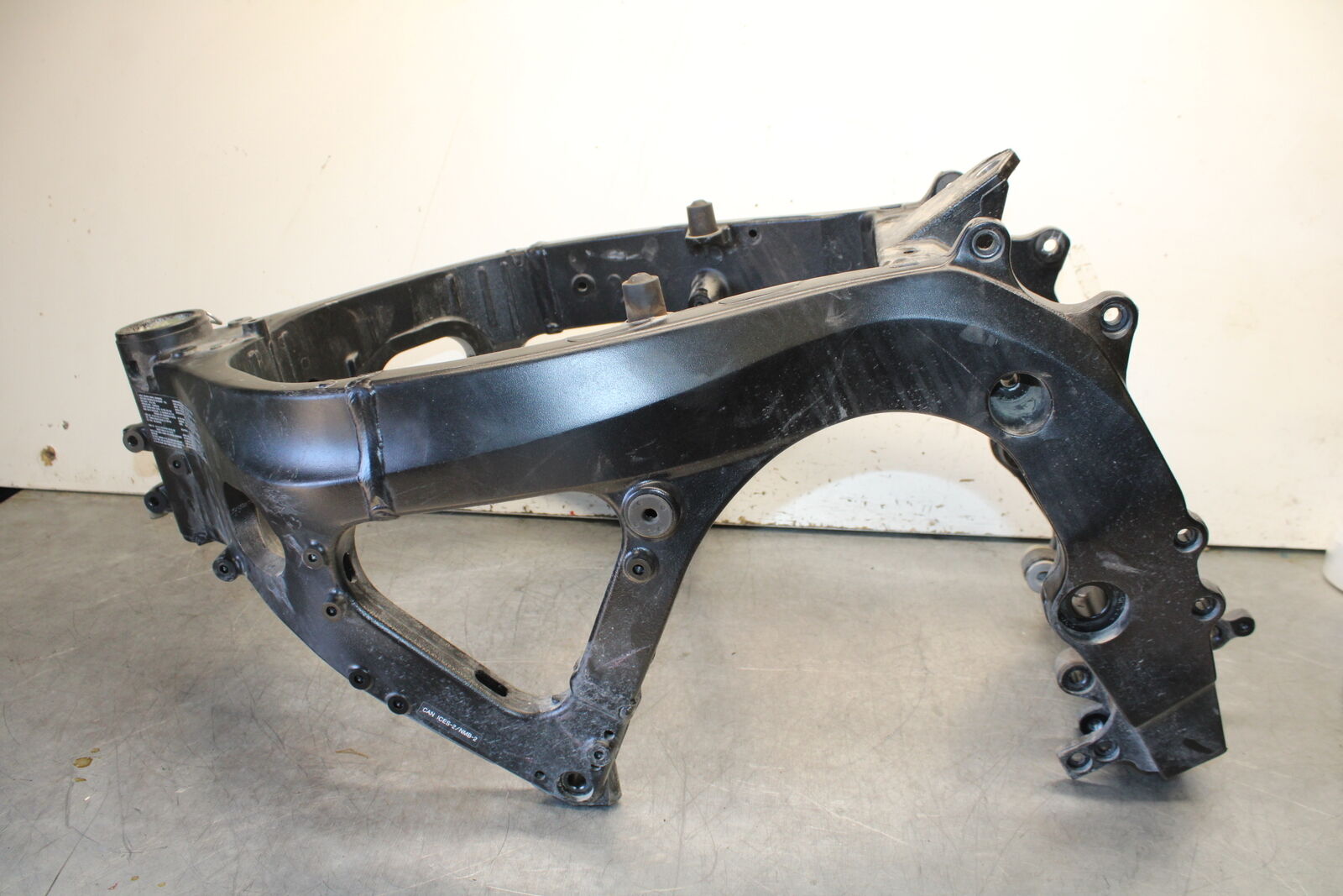 11-23 SUZUKI GSXR 750 FRAME CHASSIS BB630