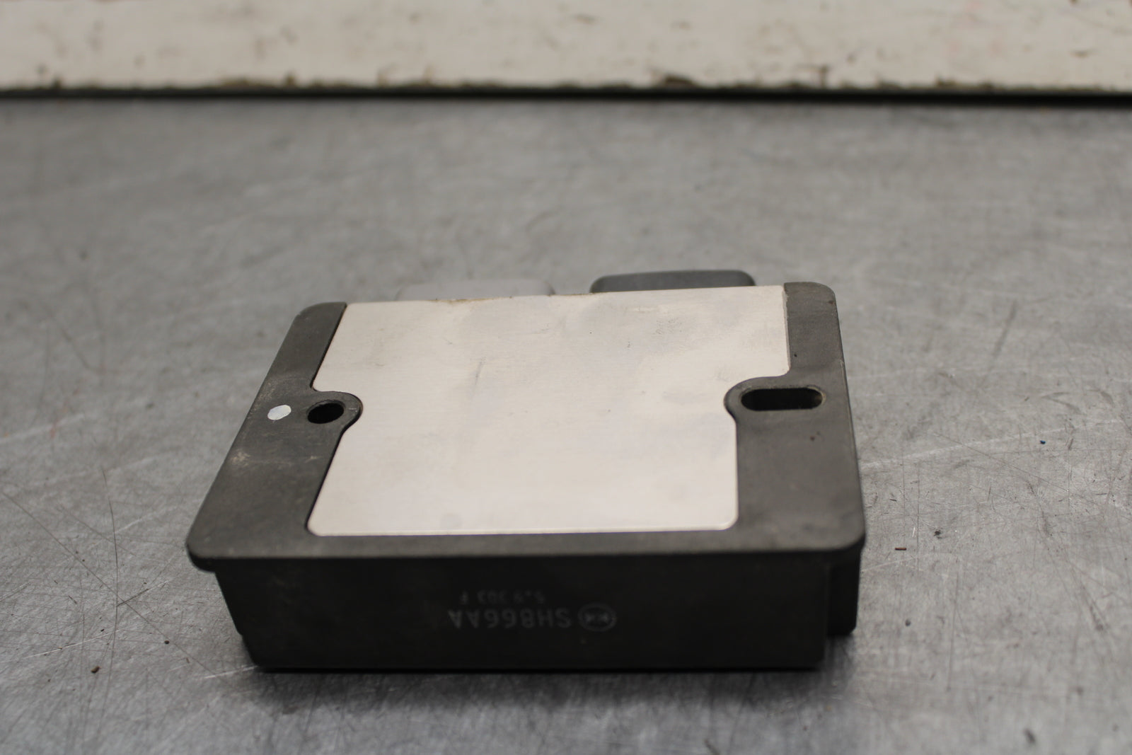 16 KAWASAKI NINJA ZX10R RECTIFIER VOLTAGE REGULATOR 21066-0748  BB650