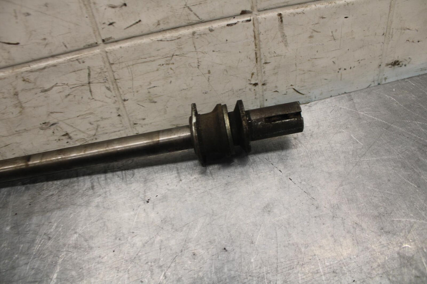 1981 Suzuki GS850G REAR AXLE BACK WHEEL RIM PIVOT BOLT AXEL BB37