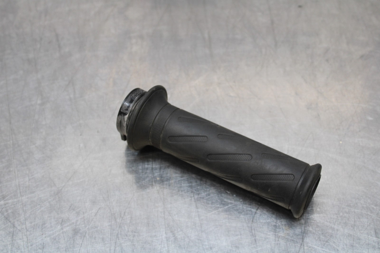 06-07 SUZUKI GSXR 600 RIGHT THROTTLE TUBE GRIP BB170
