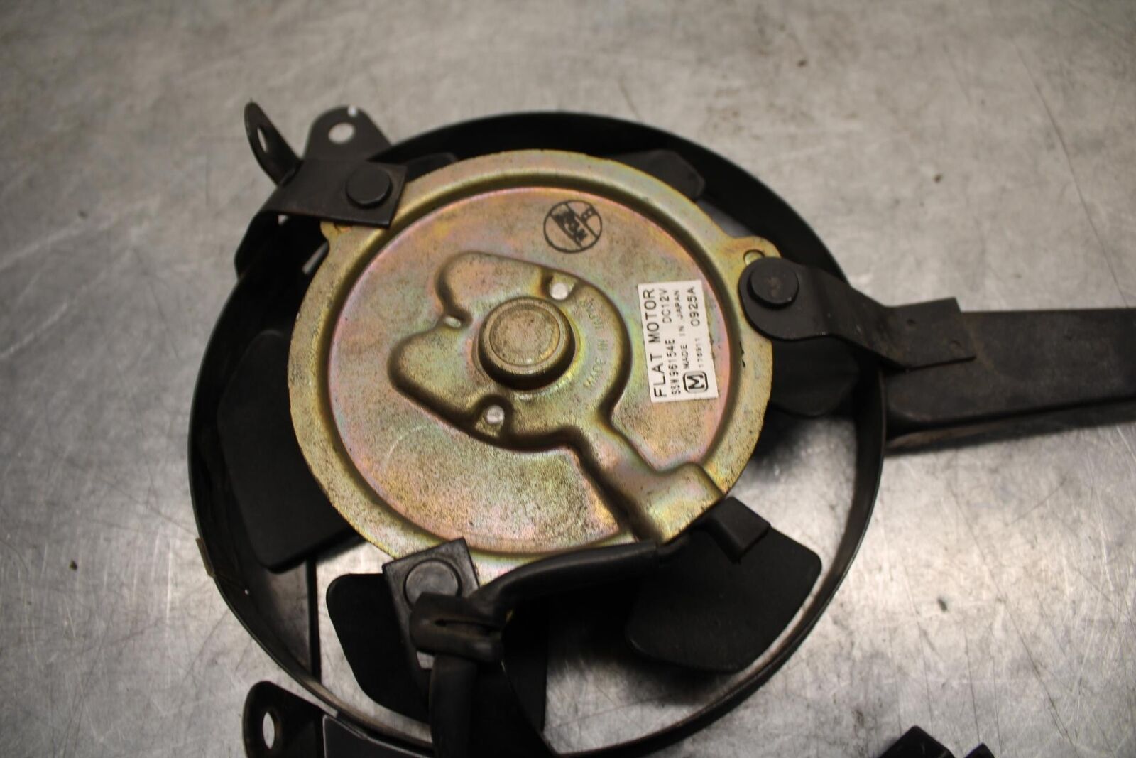 2001 Yamaha YZF R6 ENGINE RADIATOR COOLING FAN 5EB-12405-00-00 BB68