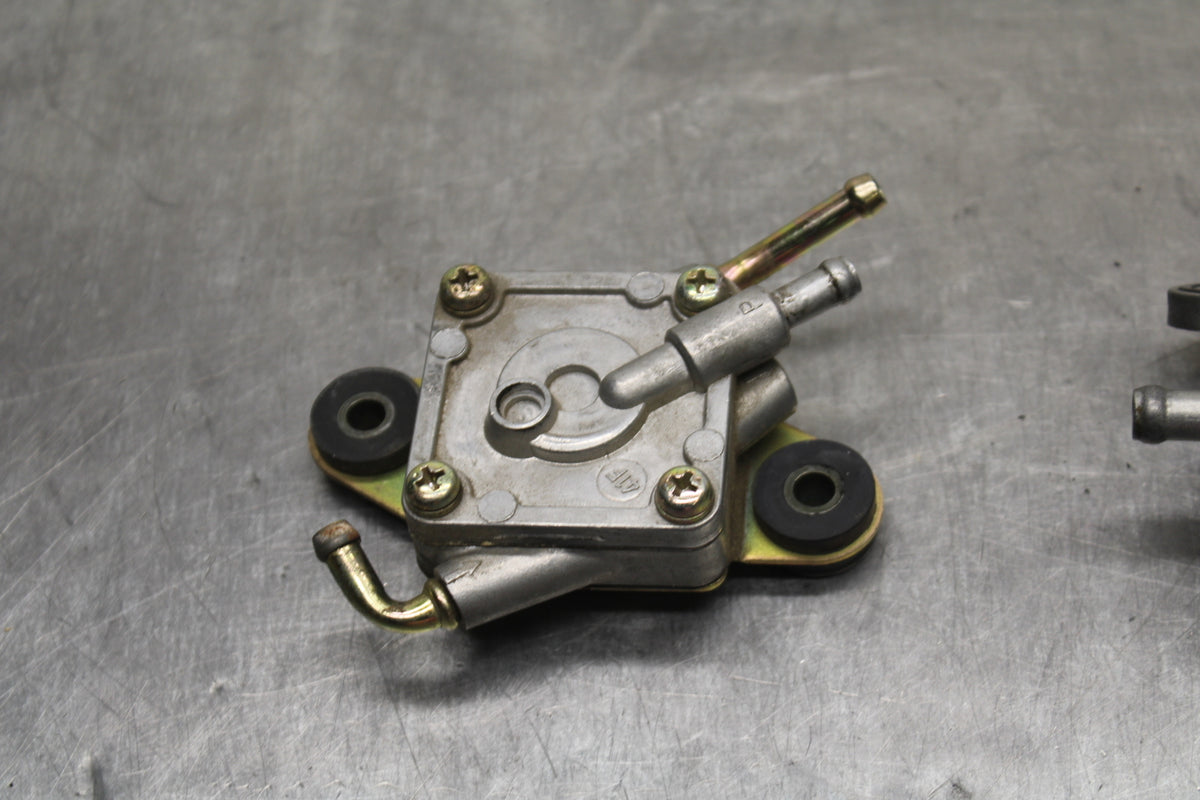 04 SUZUKI INTRUDER 800 GAS TANK FUEL PETCOCK / DIAPHRAGM BB758