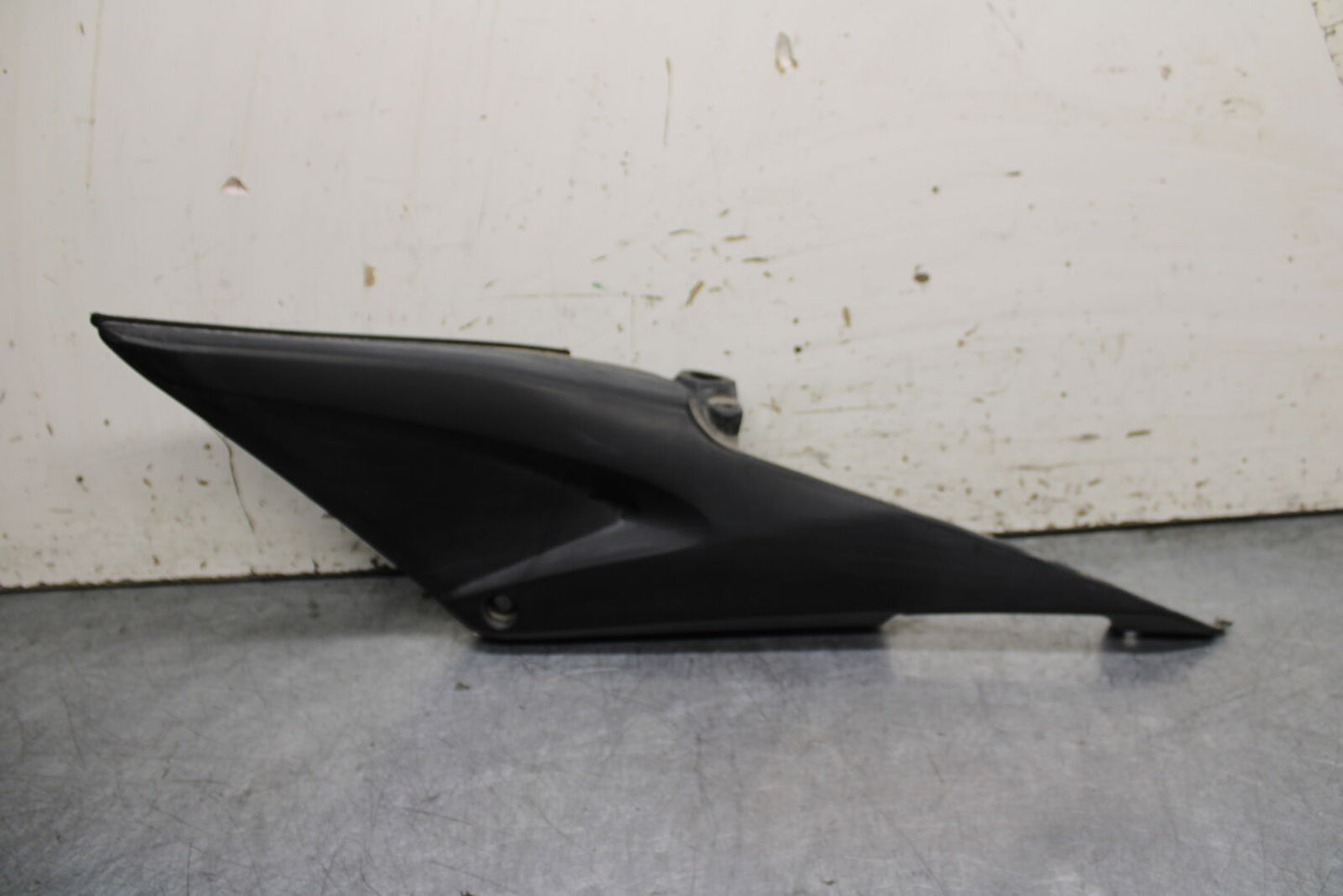 05-06 HONDA CBR600RR LEFT FRONT SIDE SEAT SADDLE PANEL TRIM COWL FAIRING BB739