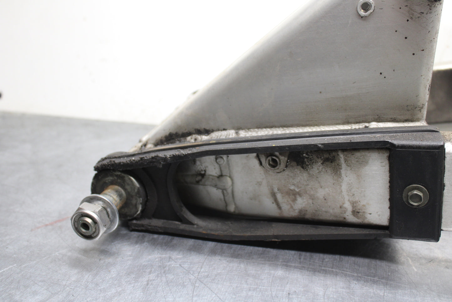 00-01 YAMAHA YZF R1 REAR SWINGARM BACK SUSPENSION SWING ARM BB755