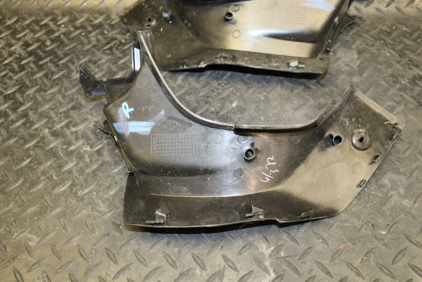 19 YAMAHA YZF R3 RIGHT LEFT FRONT DUCT COVERS PANELS COWLS BB177