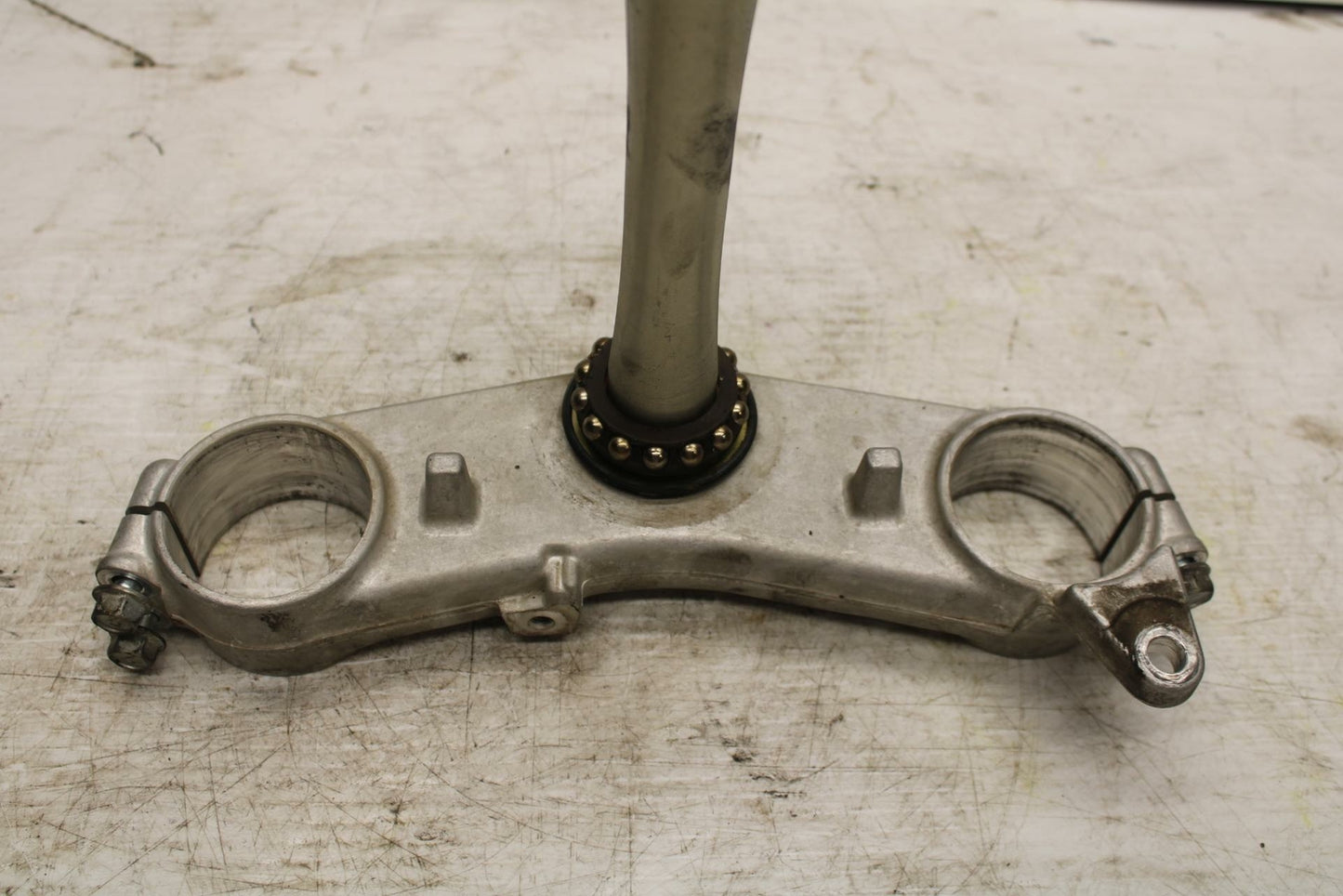 00-07 SUZUKI HAYABUSA FRONT FORKS CLAMP LOWER TRIPLE TREE STEM 51410-24F30 BB281