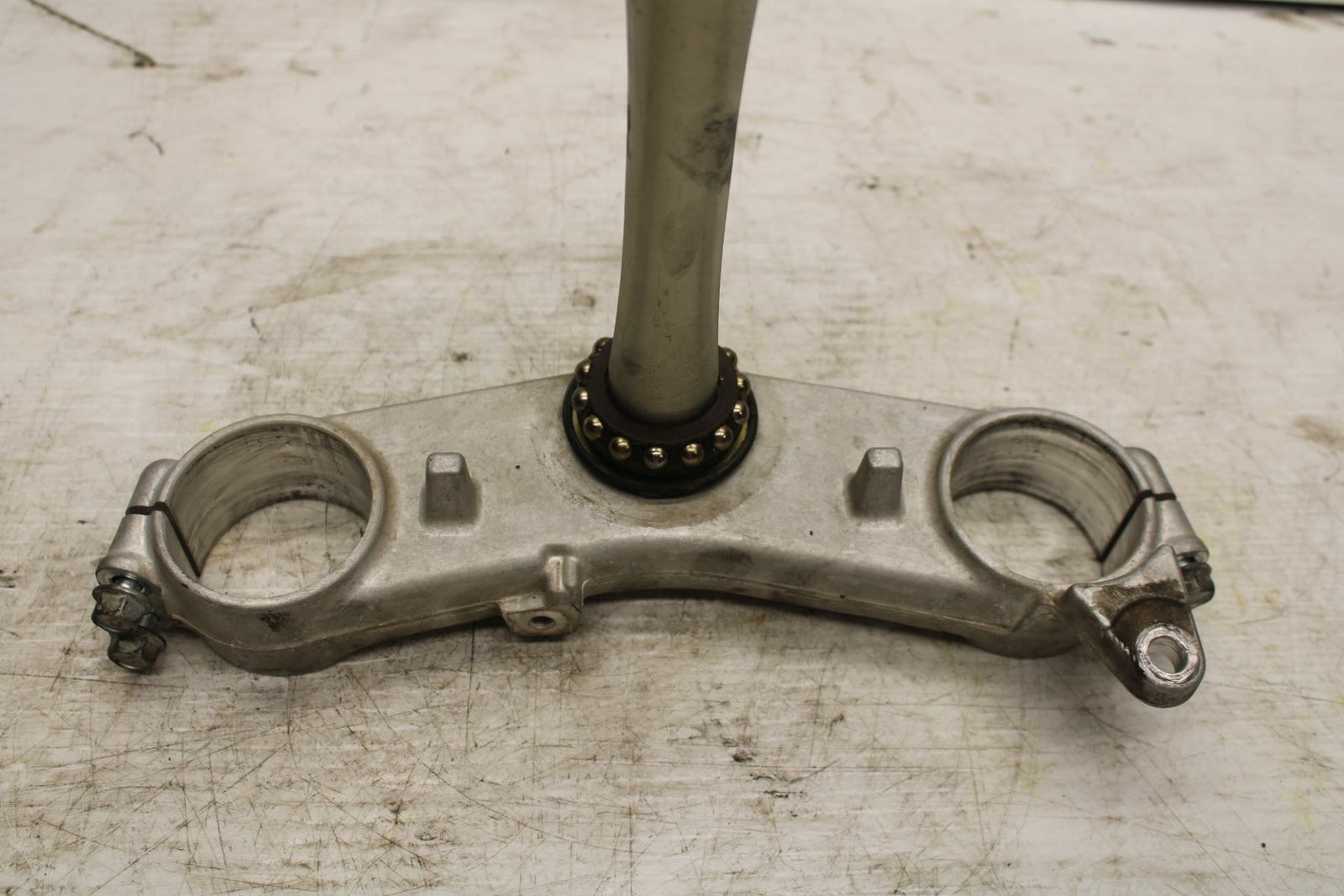 00-07 SUZUKI HAYABUSA FRONT FORKS CLAMP LOWER TRIPLE TREE STEM 51410-24F30 BB281