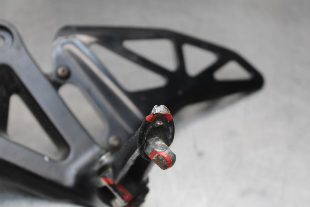 24-25 SUZUKI GSXR1000 LEFT REARSET REAR SET DRIVER FOOT PEG REST STOP BB767