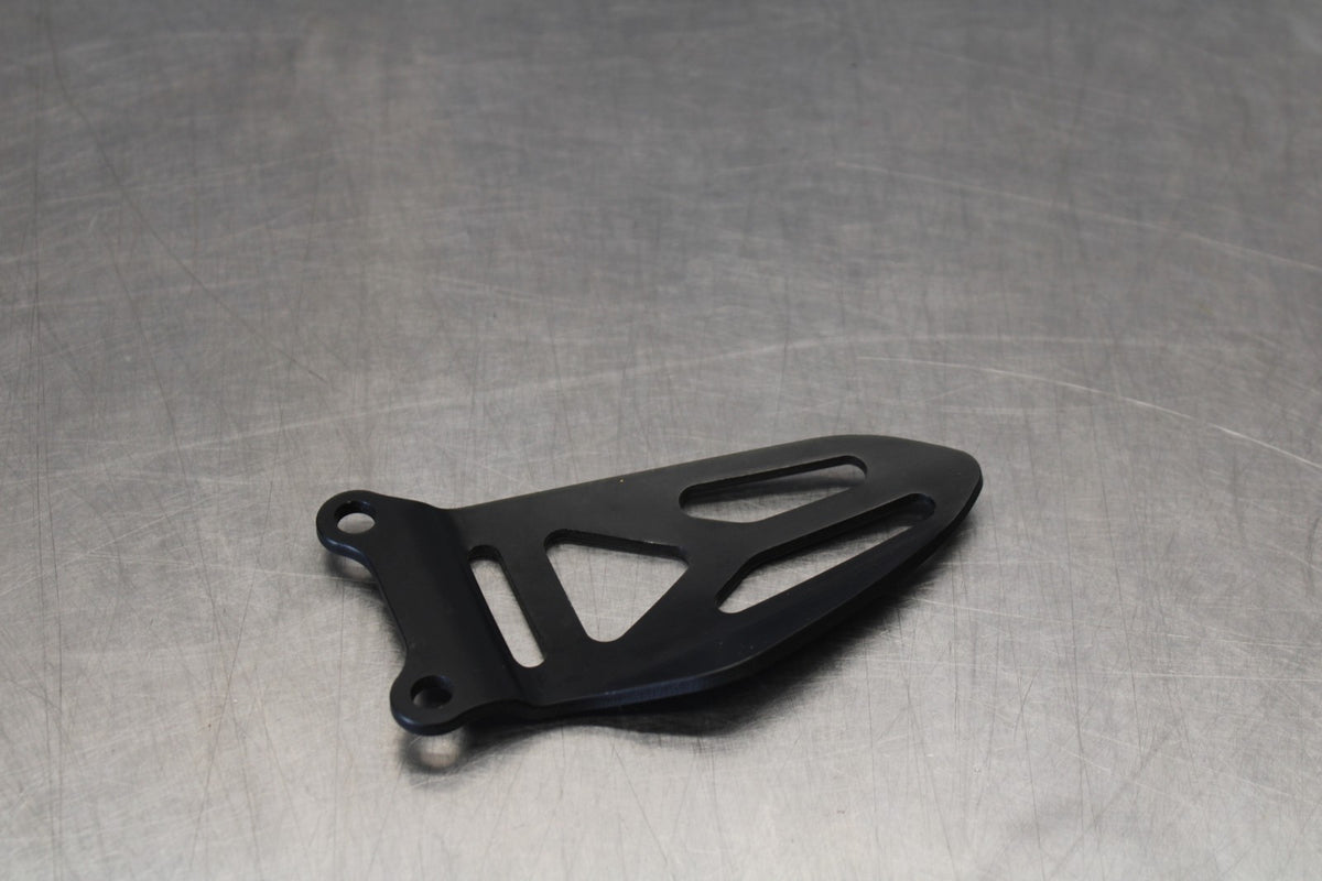 11-26 SUZUKI GSXR750 RIGHT REARSET REAR SET HEEL GUARD COVER  BB882