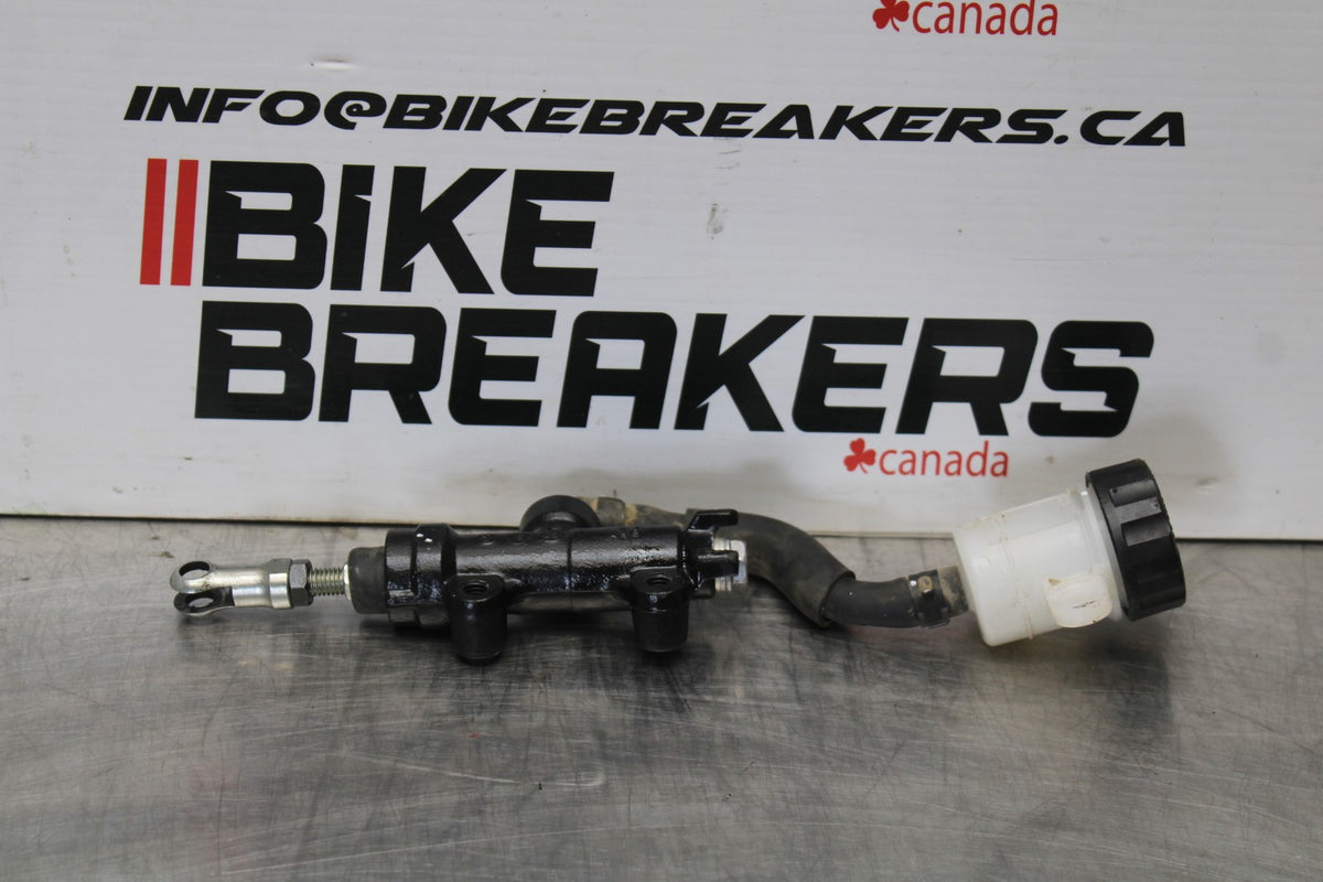 23-26 KAWASAKI NINJA ZX4RR REAR BACK BRAKE MASTER CYLINDER W RESERVOIR BB872