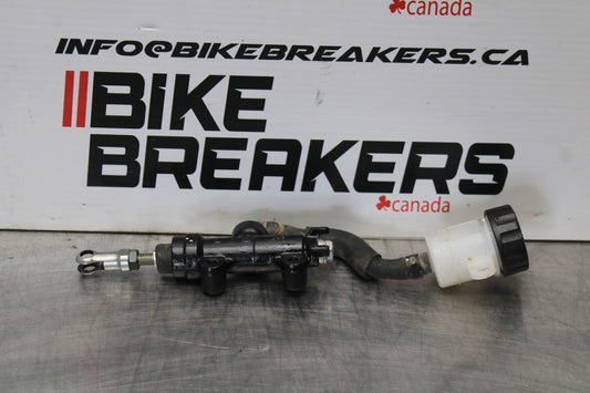 23-26 KAWASAKI NINJA ZX4RR REAR BACK BRAKE MASTER CYLINDER W RESERVOIR BB872
