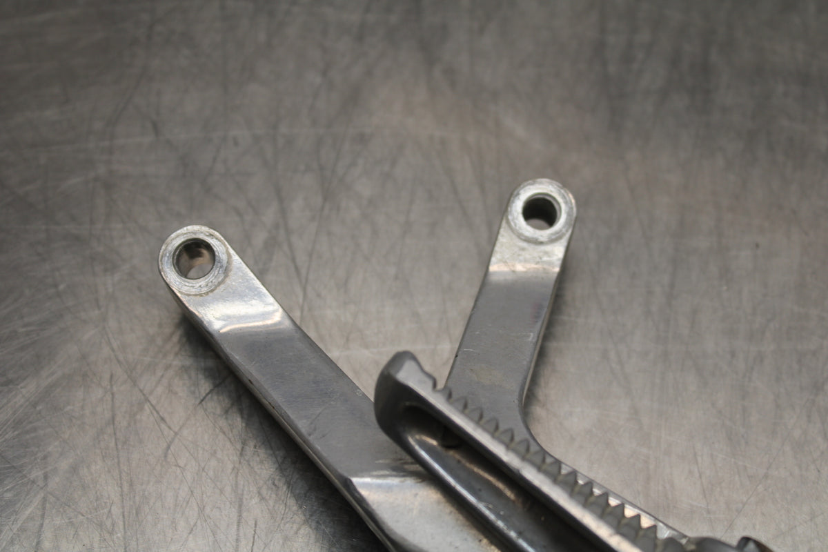 96-07 YAMAHA YZF600R REAR BACK PASSENGER PEG SET PAIR BB158