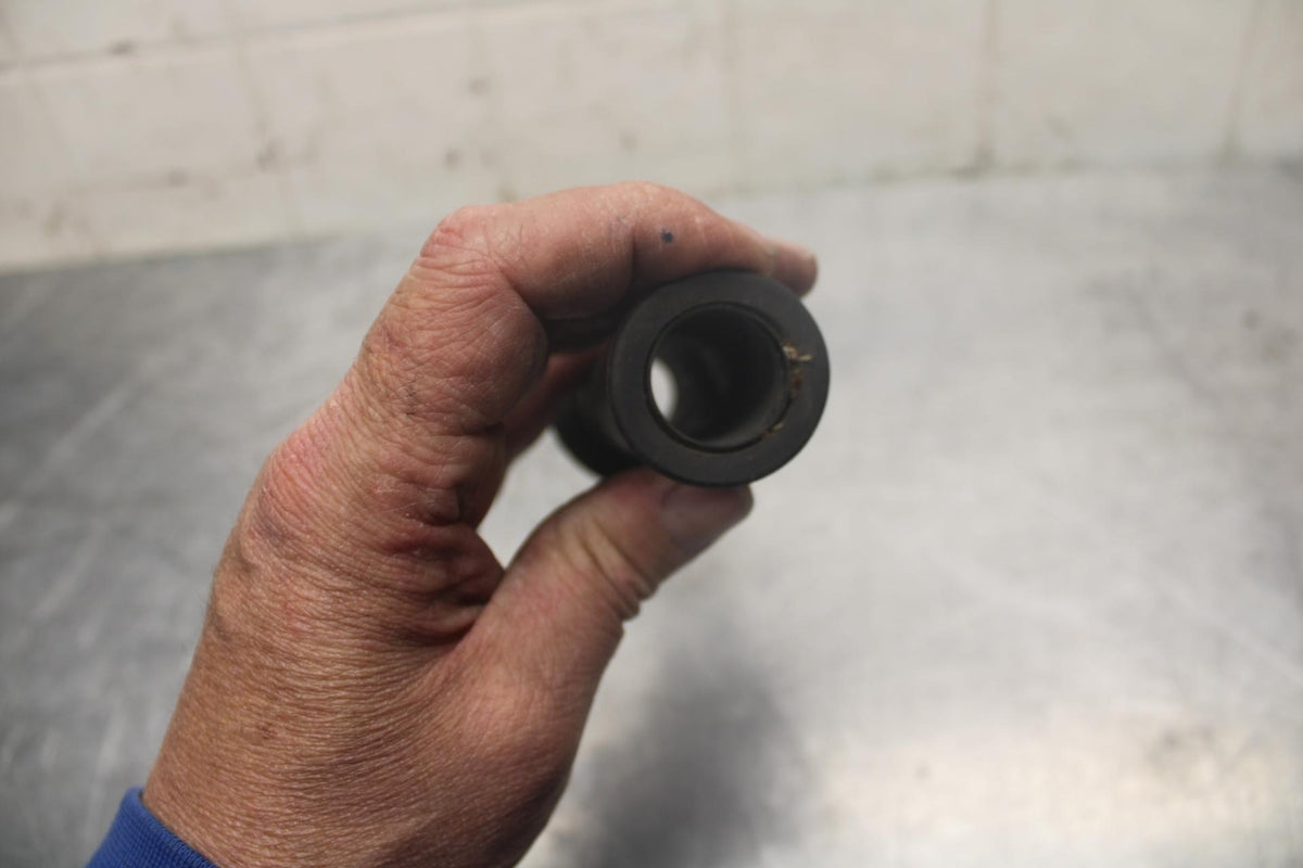 05 YAMAHA YZF R6S RIGHT THROTTLE GRIP TUBE BB462