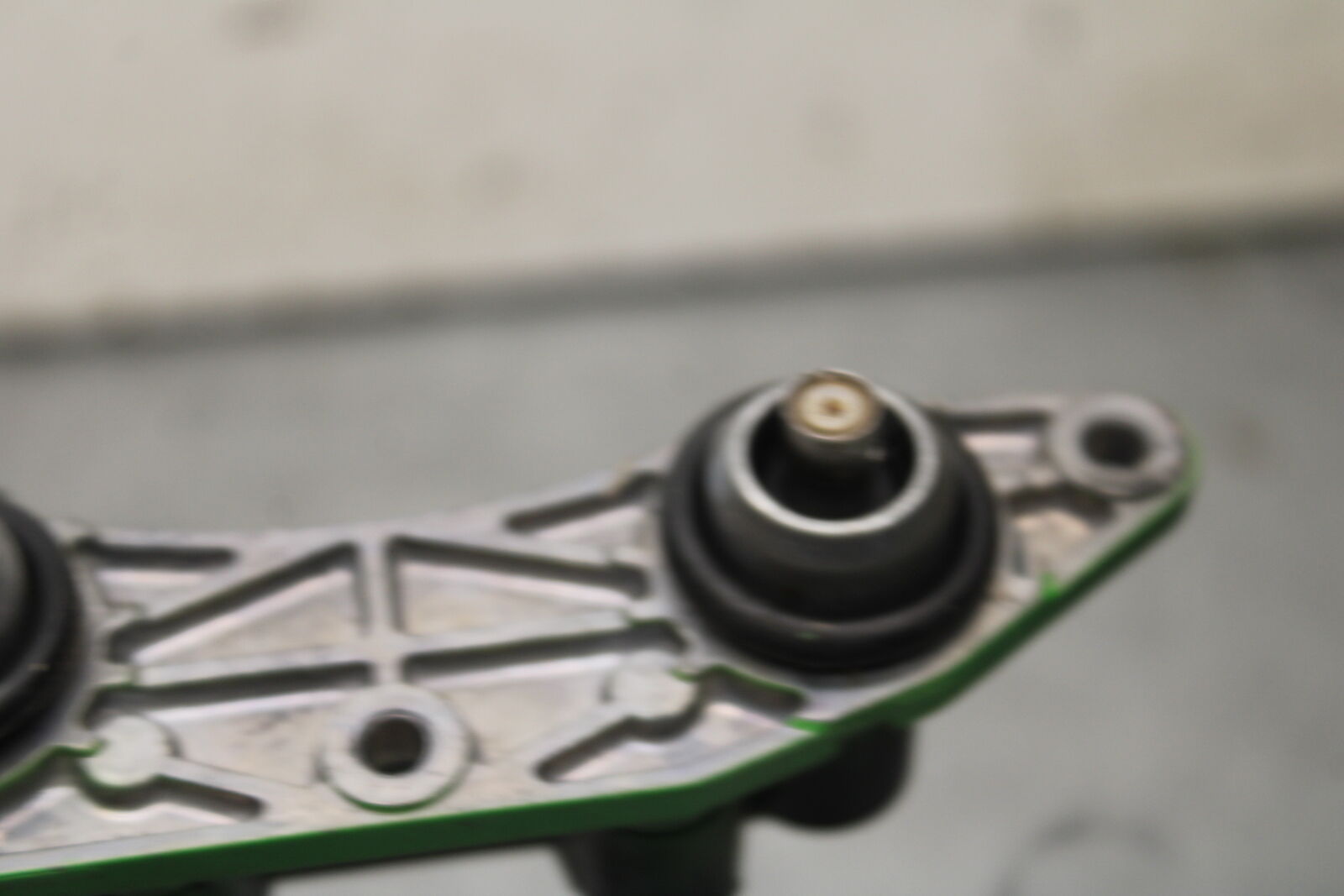 09-12 KAWASAKI NINJA ZX6R ZX600R SECONDARY FUEL INJECTORS TOP GAS RAIL BB656