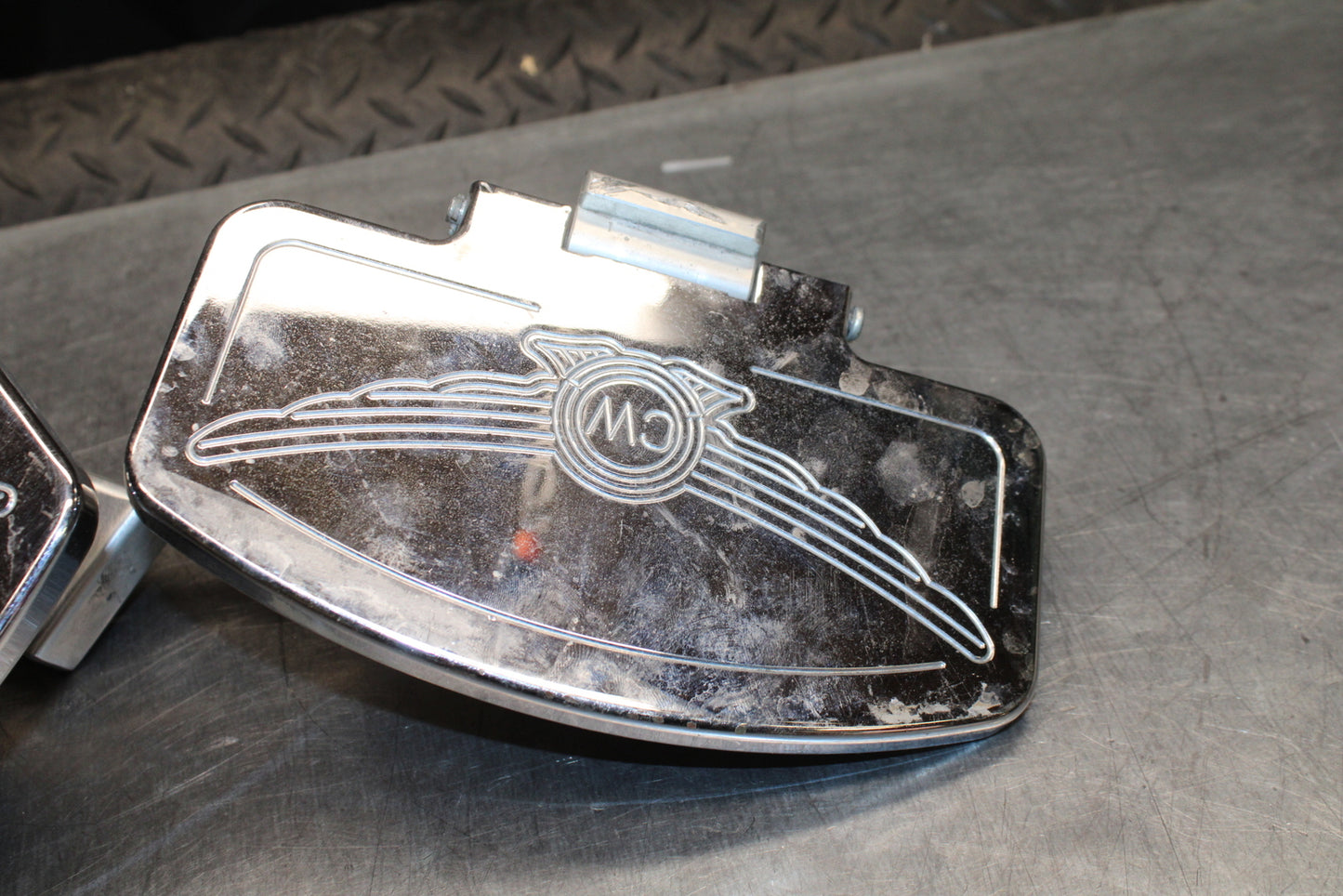 00 SUZUKI INTRUDER 1500 VL1500 REAR PASSENGER FOOT STEP PEG BB761