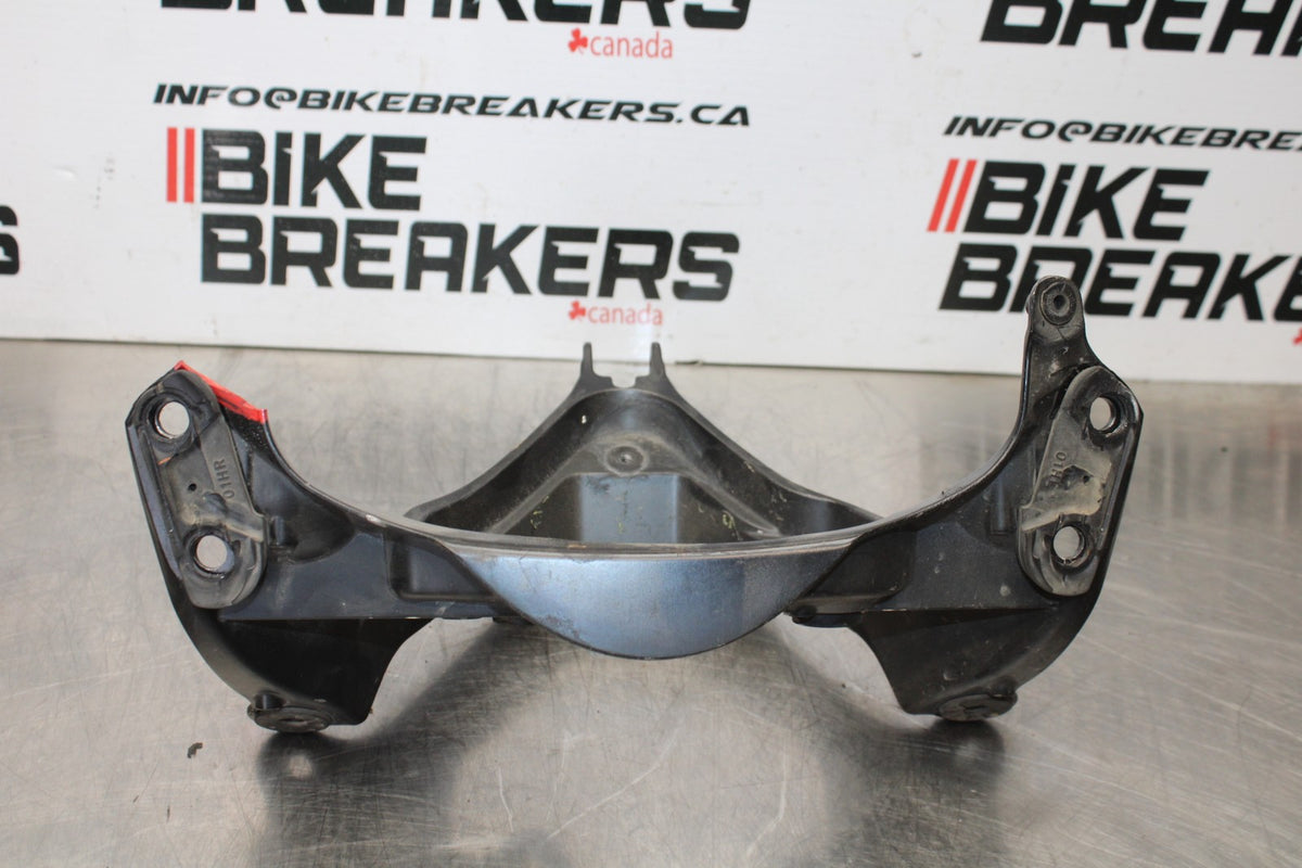 06-07 SUZUKI GSXR 600 UPPER FAIRING MIRROR GAUGES STAY BRACKET BB178