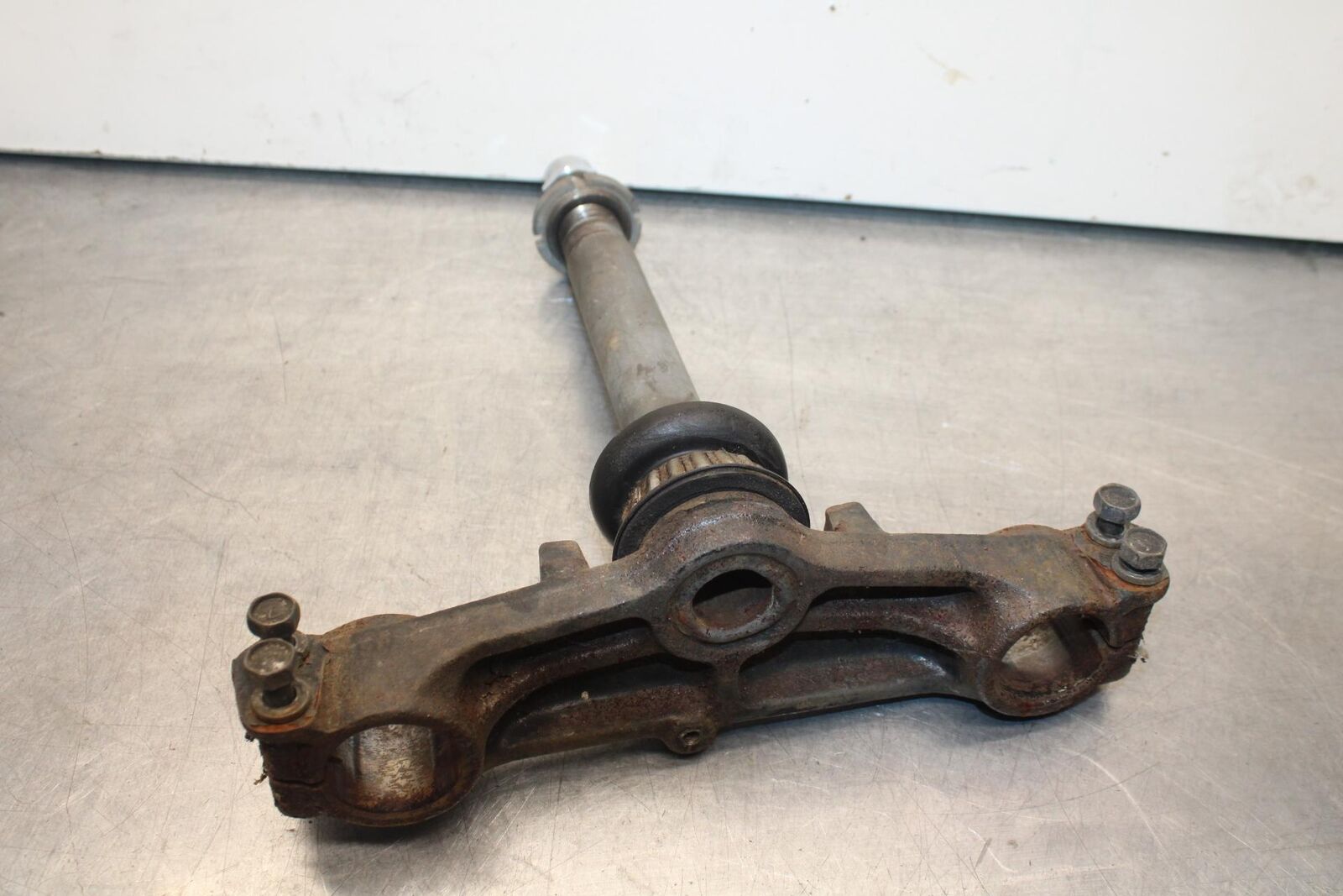 80-83 SUZUKI GS750E FRONT FORKS CLAMP LOWER TRIPLE TREE STEM BB82