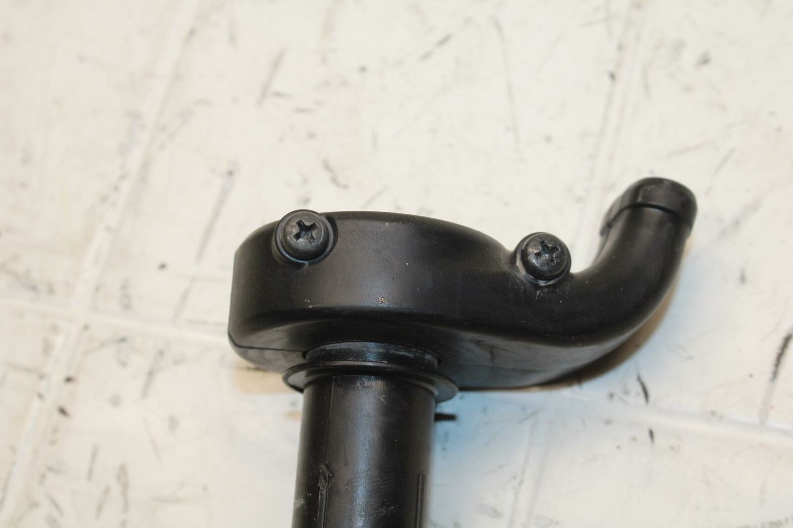 13-17 KAWASAKI NINJA ZX6R ZX636E THROTTLE CABLE LINE HOUSING GUIDE BB409