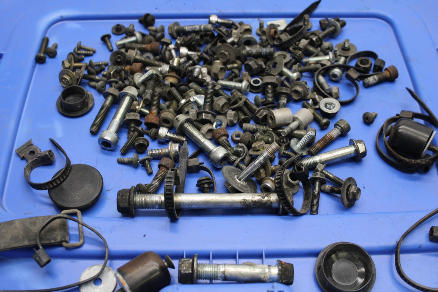 1995 Suzuki RF600R MISCELLANEOUS MOUNTING BOLTS HARDWARE MOTOR  BB615