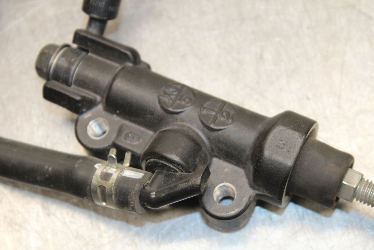 09-15 YAMAHA FZ6R REAR BACK BRAKE MASTER CYLINDER W RESERVOIR BB719