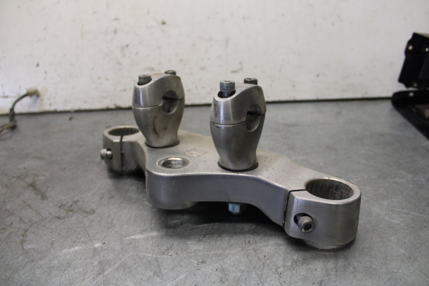 05-09 SUZUKI BOULEVARD C90 FORKS UPPER TRIPLE TREE CLAMP BB692