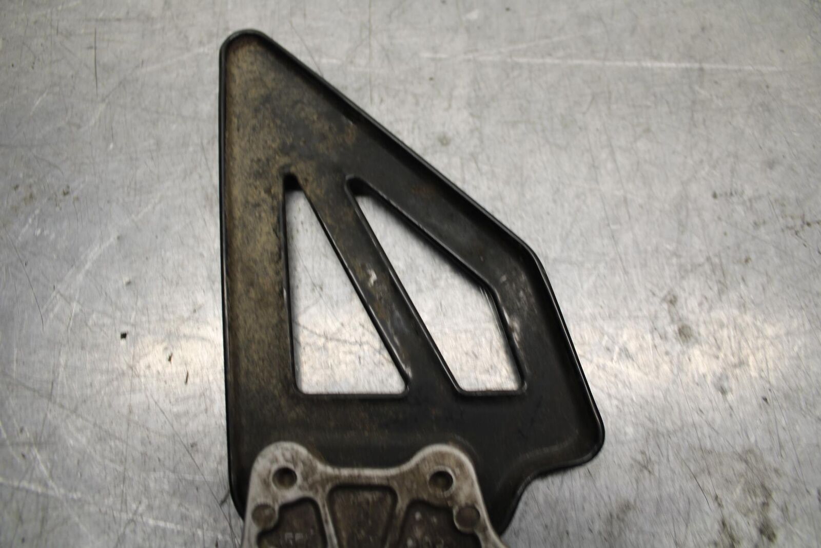 2002 Suzuki GSXR1000 LEFT REARSET REAR SET DRIVER FOOT PEG BRACKET MOUNT BB73