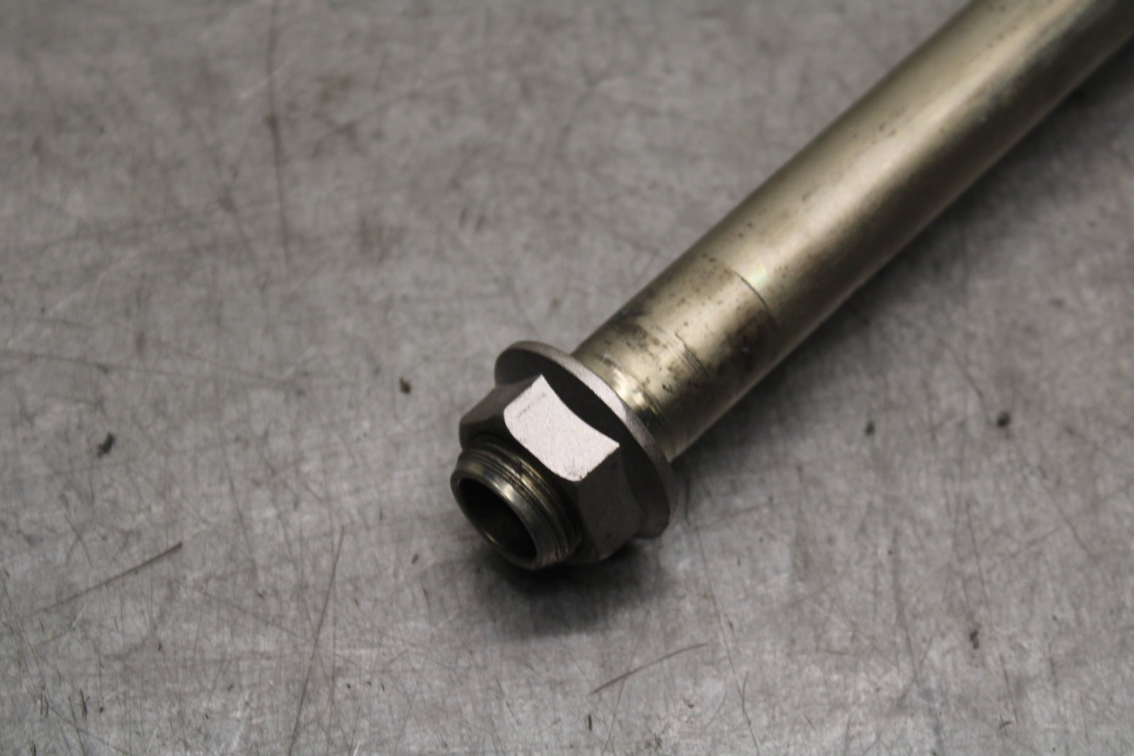 13-18 KAWASAKI NINJA ZX6R REAR BACK SWINGARM BOLT SUSPENSION PIVOT AXLE BB666