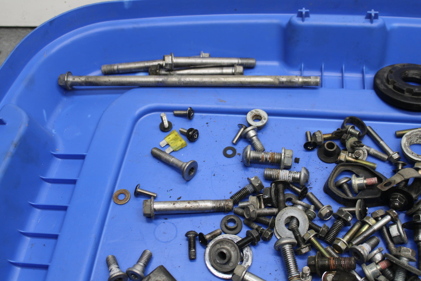 00-02 KAWASAKI NINJA ZX6R MOUNTING BOLTS HARDWARE MOTOR SCREWS BB750