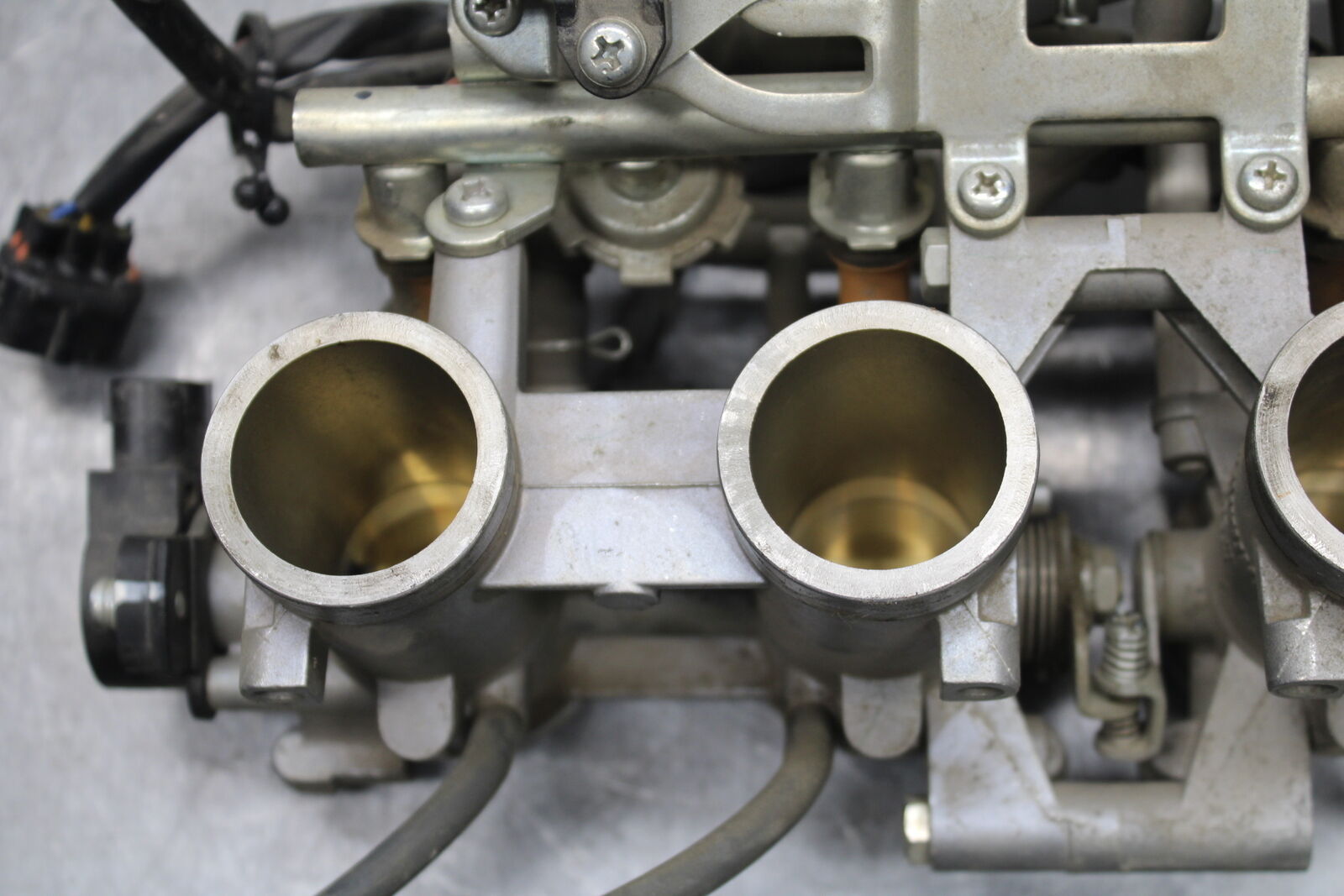 09-15 YAMAHA FZ6R MAIN FUEL INJECTORS / THROTTLE BODIES 36P-13750-10-00 BB719