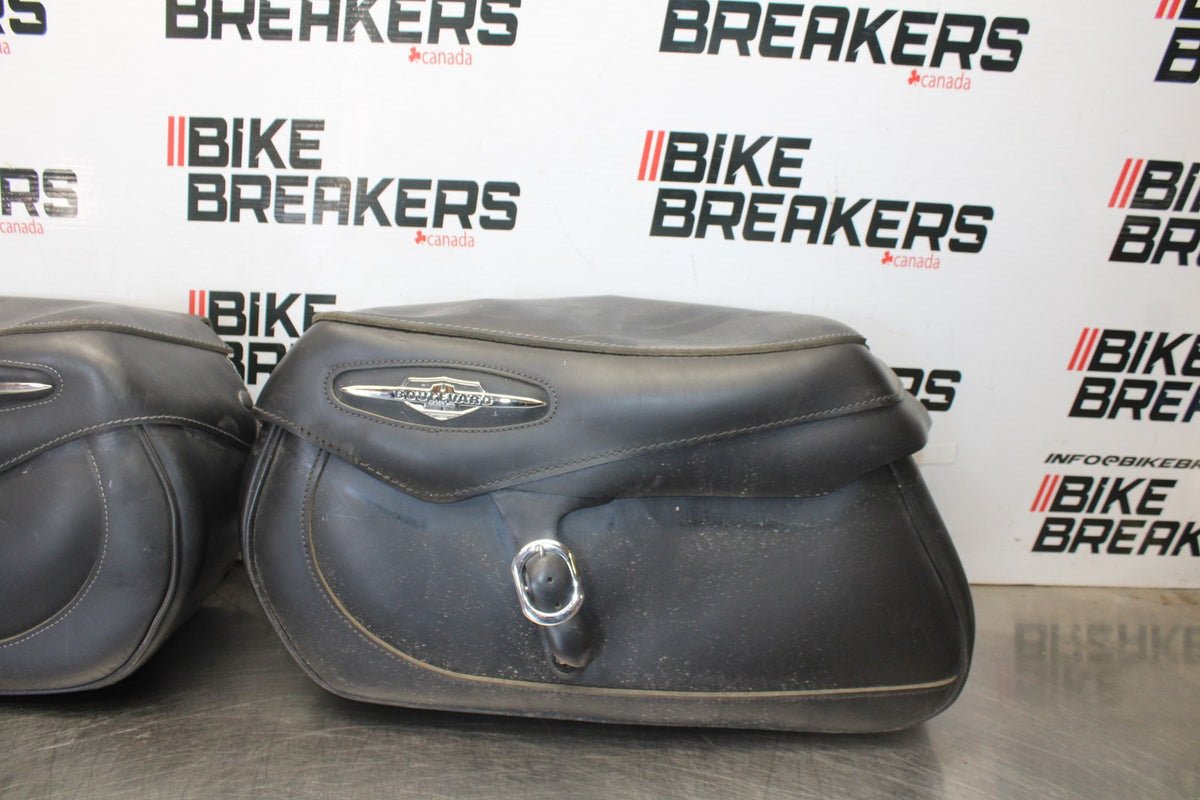 05-09 SUZUKI BOULEVARD C90 SIDE CARGO LUGGAGE SADDLEBAG BAG COMPARTMENT BB918